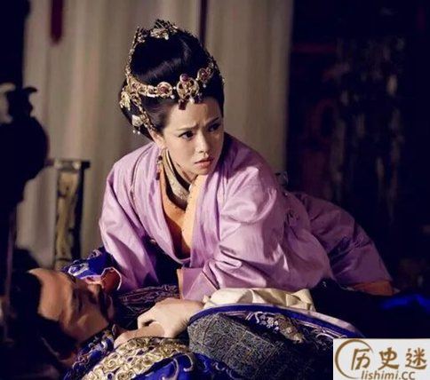 伏寿接近曹丕是为了杀曹操么