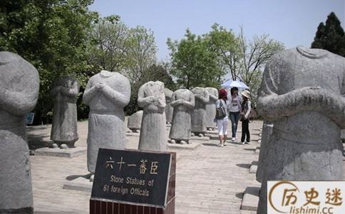 武则天墓前的石像为什么都没有头