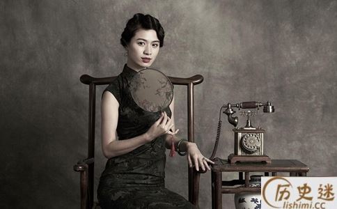 清代女性的旗袍具有什么特点