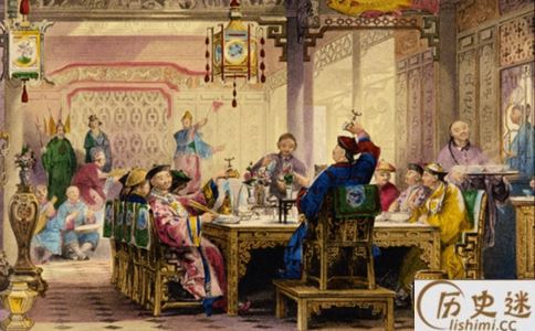 古代清朝大臣在下跪前为什么要拍拍袖子