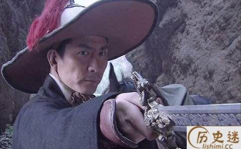 狄仁杰的官职和李元芳相差多少