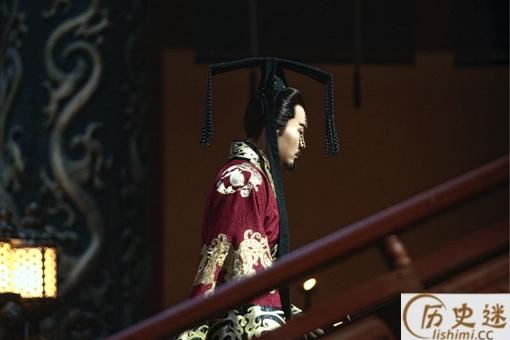 潸然泪下什么意思