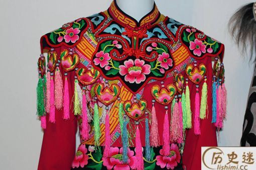 羌族民间传统的手工艺刺绣文化的发展历史是怎样的