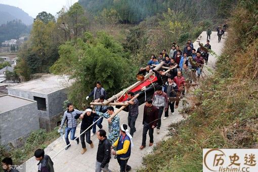 古代人下葬过程中棺材为什么不能落地