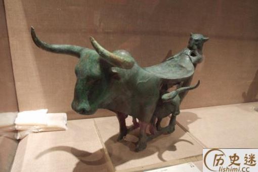 牛虎铜案有什么特点