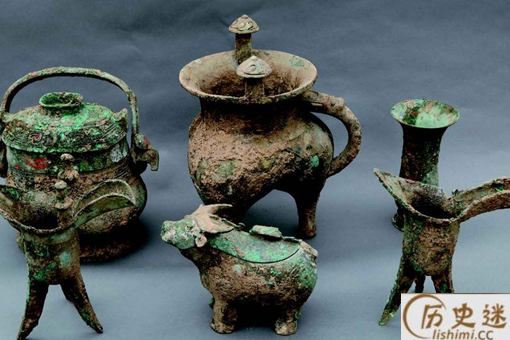 青铜器的铜锈怎样去除