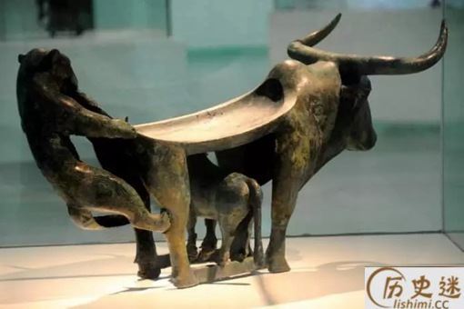 牛虎铜案有什么特点