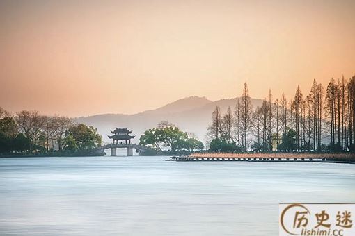 望海潮中柳永的写作手法赏析