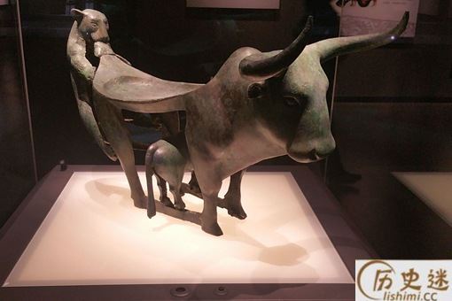 牛虎铜案有什么特点