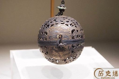 唐代鎏金银香囊特点鉴赏