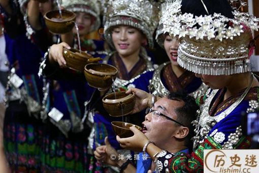 别具一格的土家族酒文化
